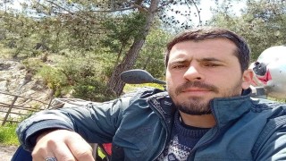 Motosikleti ile araca çarpan sürücü öldü