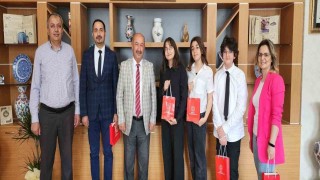 Müdür Başyiğit, Türkiye üçüncüsü öğrencilerle bir araya geldi