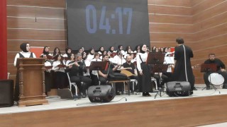Öğrenciler yılın stresini verdikleri konserle attı