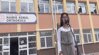 Öğretmen ve öğrenciler Bünyan için çalıp söyledi