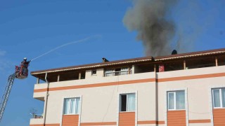 Orduda 7 katlı binanın çatı katında yangın