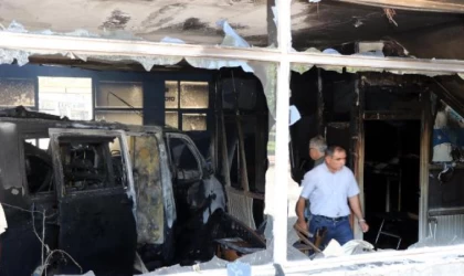 Oto galeride yangın çıktı, 6 araç zarar gördü