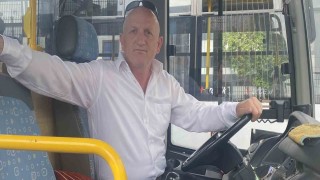 Otobüste bulduğu bin 700 doları şoföre teslim etti