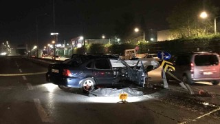 Otomobil, bariyerlere ok gibi saplandı: 1 ölü, 1 yaralı