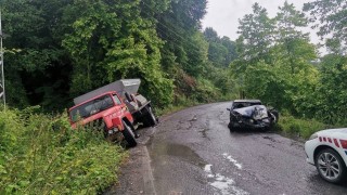 Otomobil park halindeki kamyona çarptı: 1 yaralı