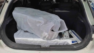 Otomobildeki çuvaldan bin 500 paket kaçak sigara çıktı