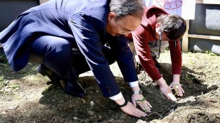 Özel gereksinimli bireyler yerli fideleri toprakla buluşturdu