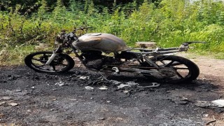 Park halindeki motosiklet kül oldu