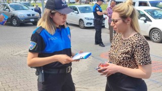 Polis vatandaşı parasını kaptırmaması için ATM önünde uyardı