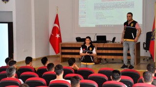 Polisten polise kadına karşı şiddetle mücadele semineri
