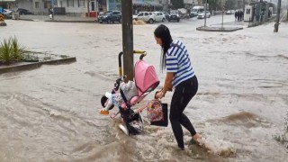 Sağanak yağış Samsunu esir aldı