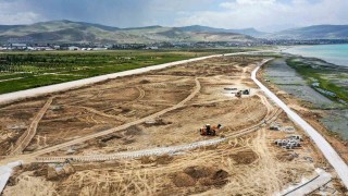 Sahil yolunda hummalı çalışma devam ediyor