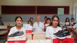 Şahinbeyde karne alan 160 bin öğrenciye spor ayakkabı
