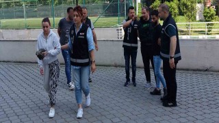 Sahte dolarla telefon satın alan sevgililer tutuklandı