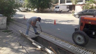 Salihlide yağmur suyu ızgaraları temizlendi