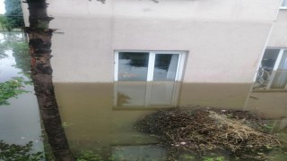 Saltukovada depremzedelerin evleri sular altında kaldı