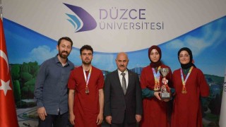 Şampiyon Geleneksel Türk Okçuları Rektörle bir araya geldi