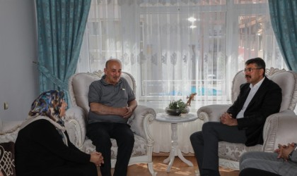 Şehit ailelerine yaptığı ziyaretler yürekleri ısıttı