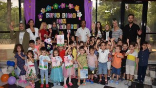 Şehzadelerin minikleri karnelerini aldı