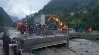 Sel tehlikesi yaşayan ilçede okullar tatil edildi