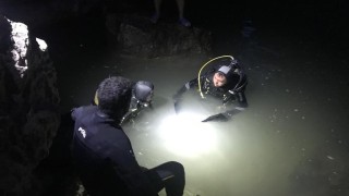 Serinlemek için suya giren genç boğuldu