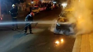 Seyir halindeki araç alev aldı