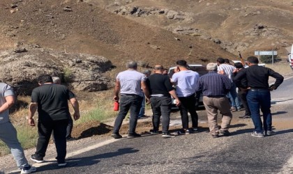 Seyir halindeki otomobil alev aldı