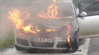 Seyir halindeki otomobil alevlere teslim oldu