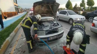 Seyir halindeki otomobilde korkutan yangın