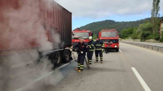 Seyir halindeyken alev aldı