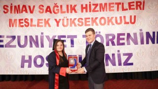 Simav Sağlık Hizmetleri Meslek Yüksekokulunda mezuniyet coşkusu