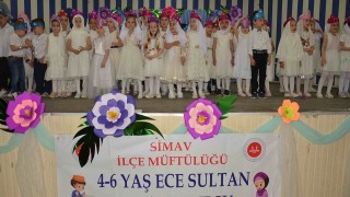 Simavda 4-6 Yaş Kuran Kursu öğrencilerinin yılsonu programı