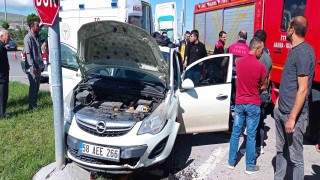 Sivasta tır ile otomobil çarpıştı: 4 yaralı