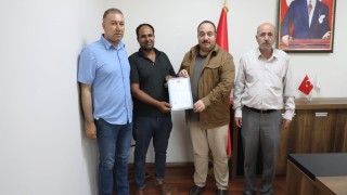 Söz verdiği tapular dağıtmaya başladı