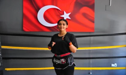 Sultan, kendini korumak için başladığı kick boksta dünya şampiyonu oldu