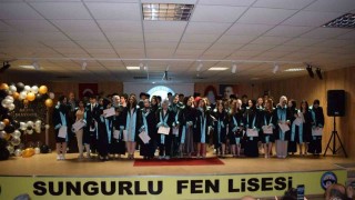 Sungurlu fen lisesinde mezuniyet sevinci