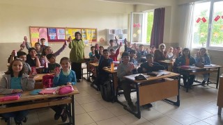 Süt Gününde öğrencilere süt dağıtıldı