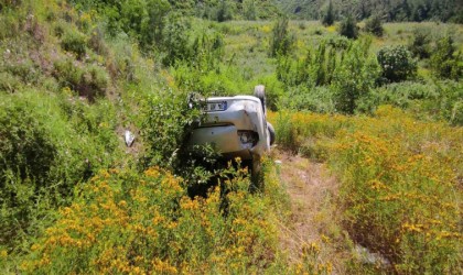 Takla atan otomobilden burnu bile kanamadan kurtuldu