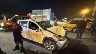 Taksiler çarpıştı, şans eseri yaralanan olmadı