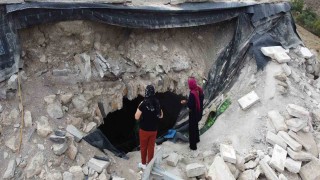 Tarihi Bayezid-i Bistami Türbesine, molozların arasından ziyaret