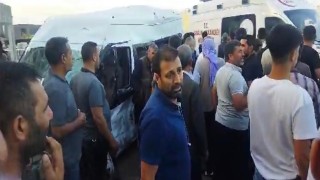 Tarım işçilerini taşıyan minibüs tırla çarpıştı: 21 yaralı