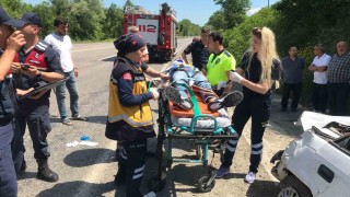 Tatile gittikleri otomobil takla atıp başka bir araçla çarpıştı: 1i ağır 6 yaralı