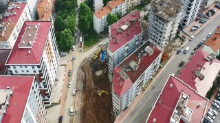 Temel kazısında toprak kaydı, 6 katlı bina tahliye edildi