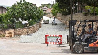 Torosların mahallelerinde alt yapı çalışmaları sürüyor