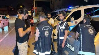 Trafik ekiplerinin dikkatinden kaçmadı, 5 kaçak göçmen yakalandı