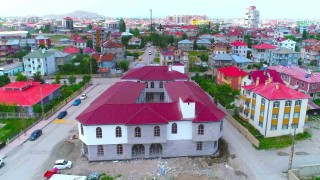 Tuşba Belediyesinin ödüllü projesi olan bedesten çarşısı açılış için gün sayıyor