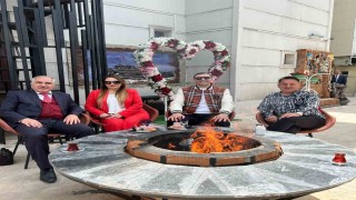 Ünlü organizatör Karsta 140 çeşit yemeğin yapıldığı yemek sergisine katıldı