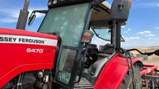 Uzun namlulu silahların kullanıldığı kavgada taranan traktörlerden dehşete düşüren görüntü