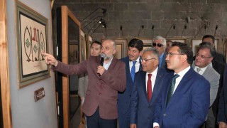 Vali Çiçek ve Başkan Büyükkılıç, Kelime-i Tevhid Hat Eserleri Sergisinin açılışını yaptı