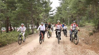 Vali Kızılkaya, Çevre Haftasında gençlerle pedalladı